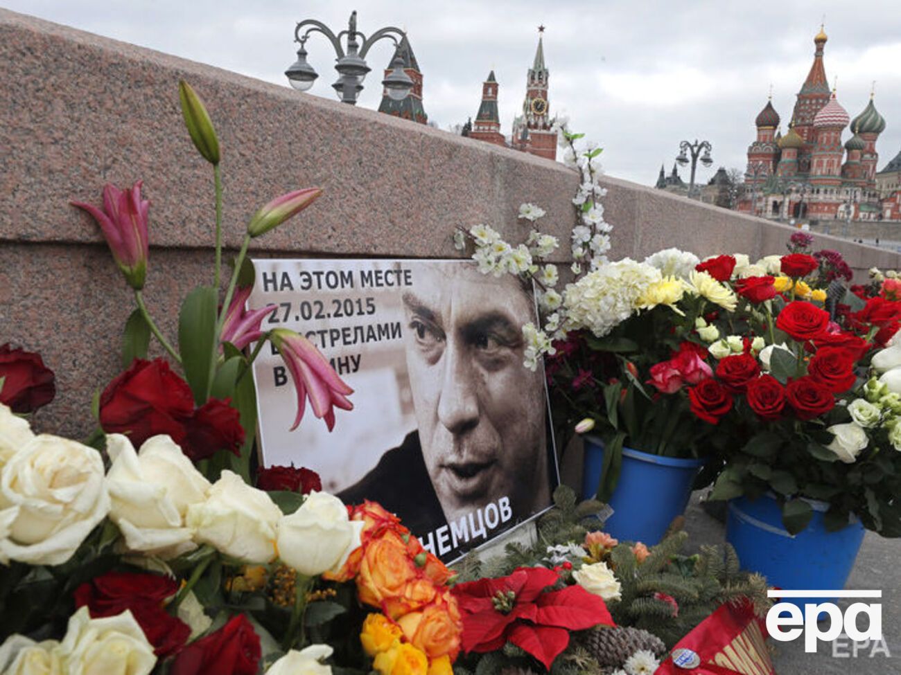 27 лютого 2015 року Нємцова застрелили на мосту біля Кремля