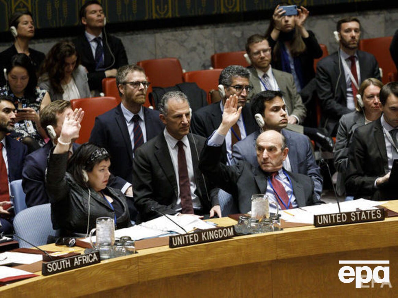 Великобритания и США были среди семи стран, голосовавших против российской резолюции