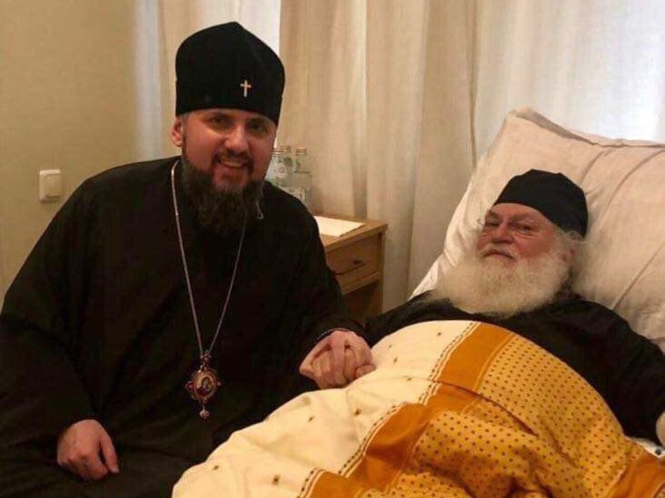 Епифаний (слева) приходил к Ефрему в больницу