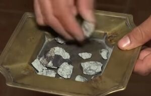 Після вибуху метеорита на землю впало безліч кам'яних уламків
