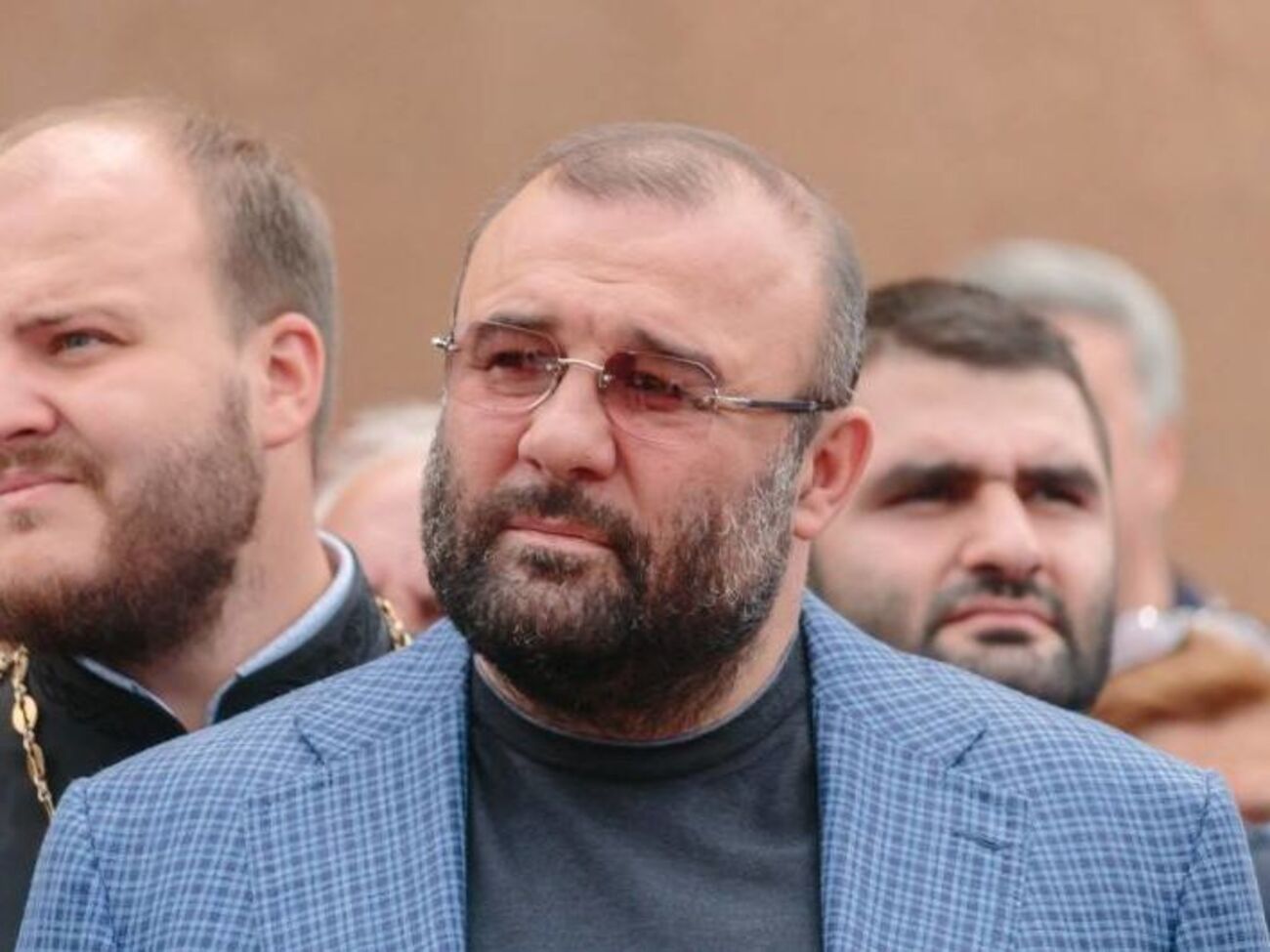 Петровский утверждает, что "никогда не привлекался к уголовной ответственности, не имеет судимостей, никогда не имел каких-либо связей с криминальным миром"