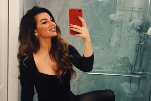 Седокова: Смотрите, у нее башня от фотошопа покосилась