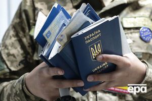 Эмиграцию считают актуальной угрозой 55% украинцев