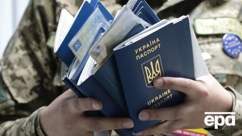 Еміграцію вважає актуальною загрозою 55% українців