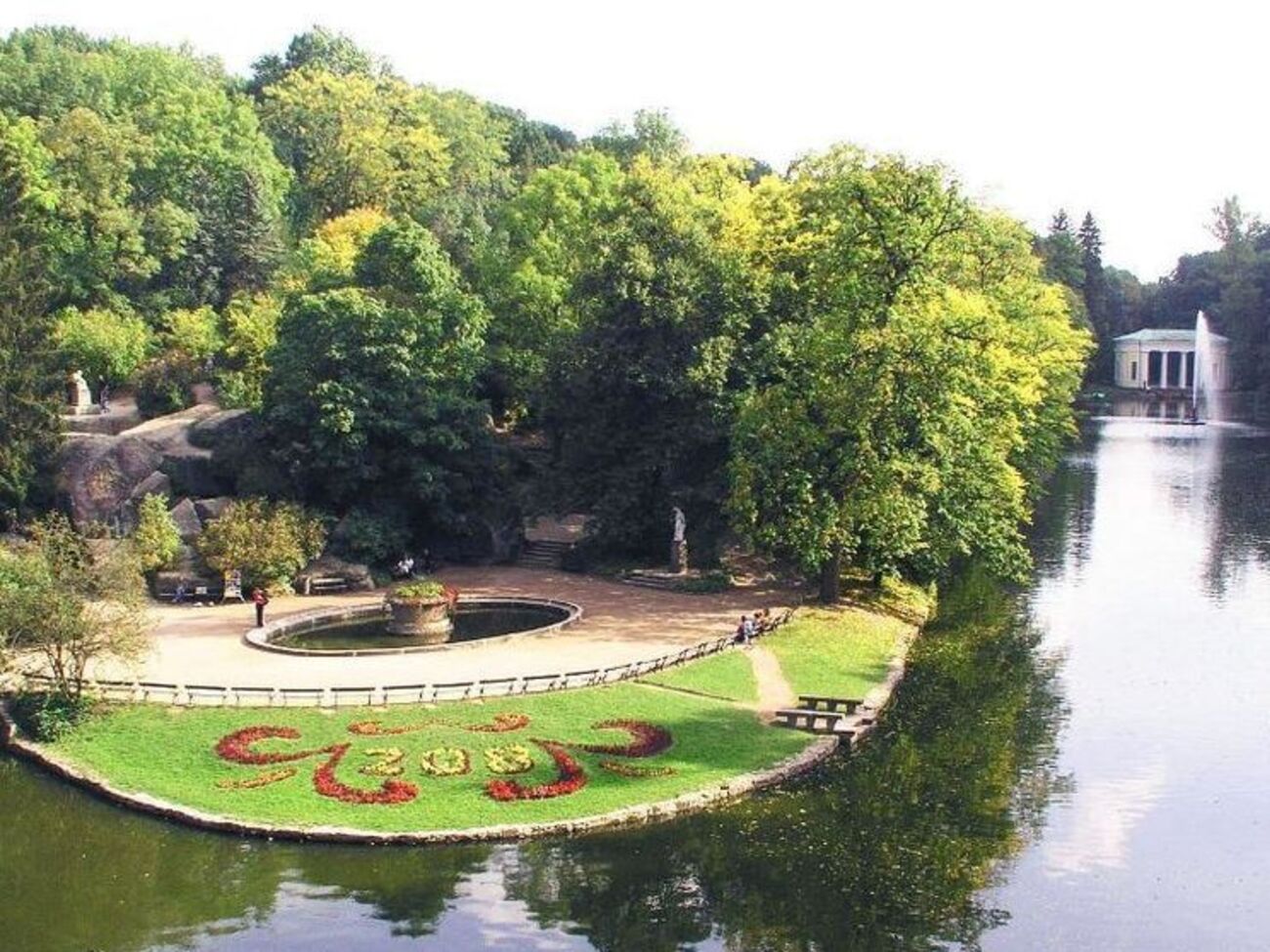 Національний дендрологічний парк "Софіївка" є пам'ятником ландшафтного типу світового садово-паркового мистецтва, заснований 1796 року