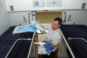 Сейчас на два вагона приходится три проводника