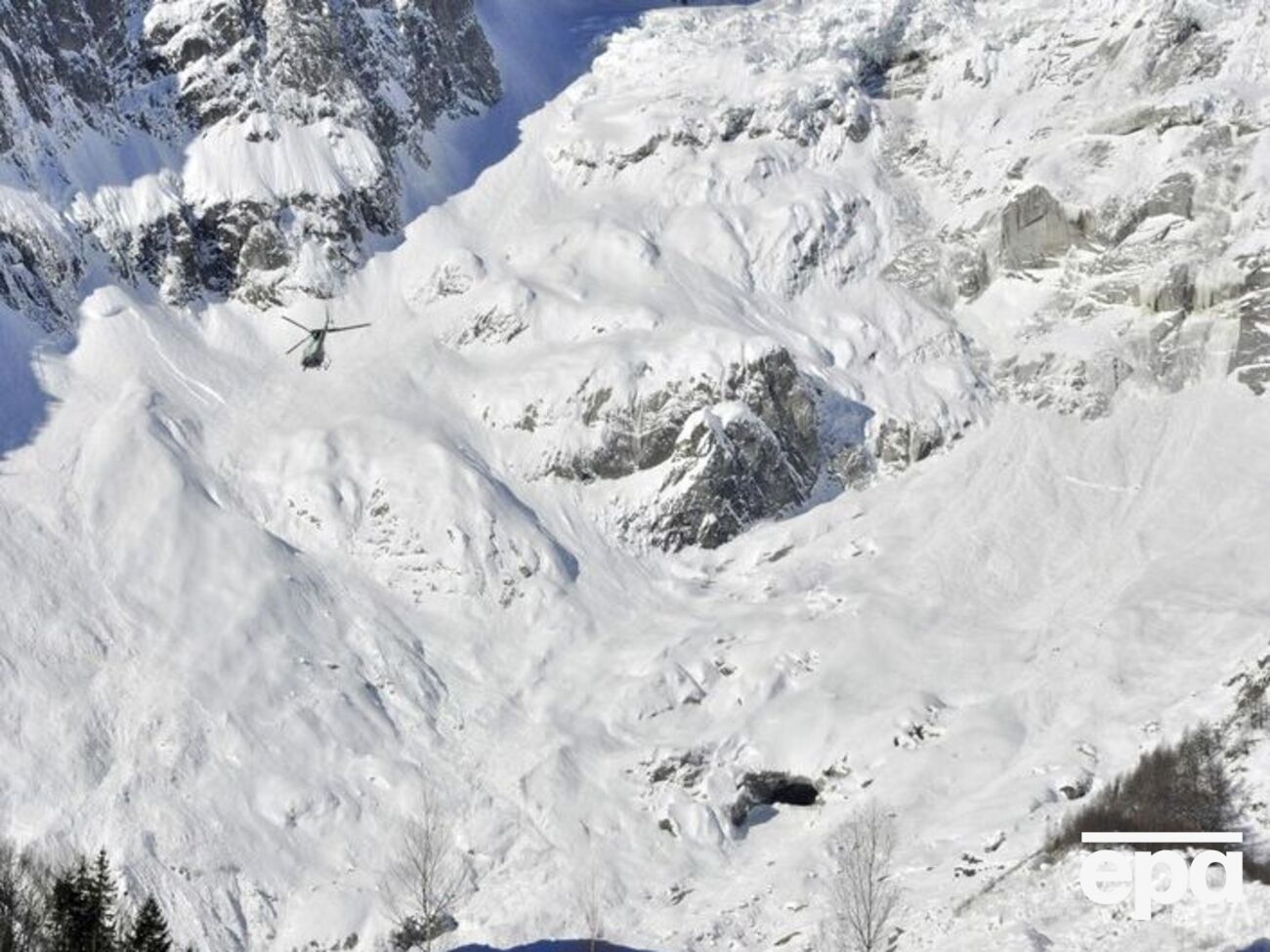 После сильного снегопада в Альпах прошла серия лавин