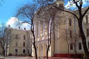 Студенты не получают стипендии, сотрудники лишены зарплаты, заявили в университете