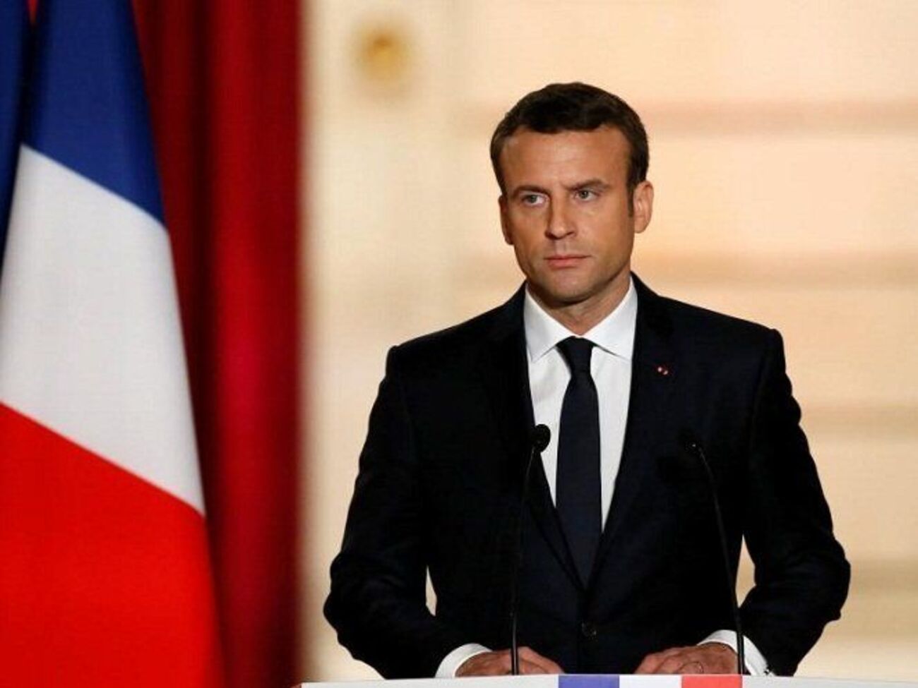 Макрон призвал журналистов больше&nbsp;внимания уделять официальным представителям государства