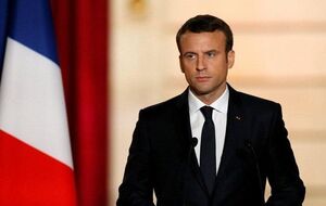 Макрон призвал журналистов больше внимания уделять официальным представителям государства