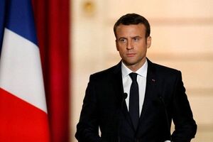 Макрон призвал журналистов больше внимания уделять официальным представителям государства