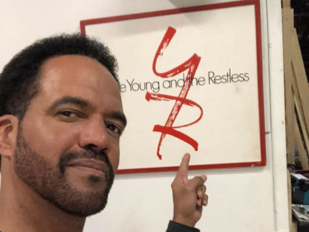 Сент-Джон 18 років грав у серіалі "Молоді і зухвалі"