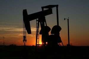Продаж сирої нафти є єдиним джерелом доходів для офіційної влади Венесуели