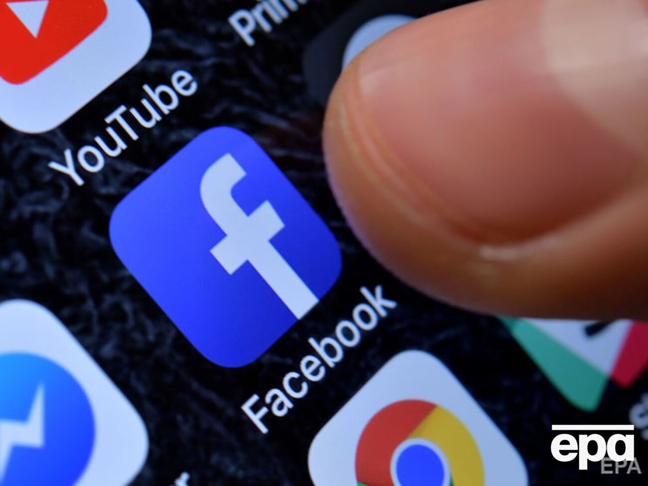 Раніше видаляти повідомлення в додатку могли тільки керівники Facebook та його засновник Марк Цукерберг