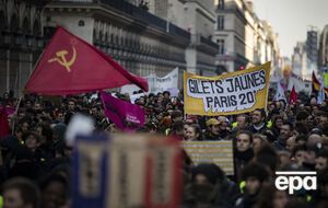 "Желтые жилеты" присоединились к акции протеста профсоюзов в Париже. Фоторепортаж