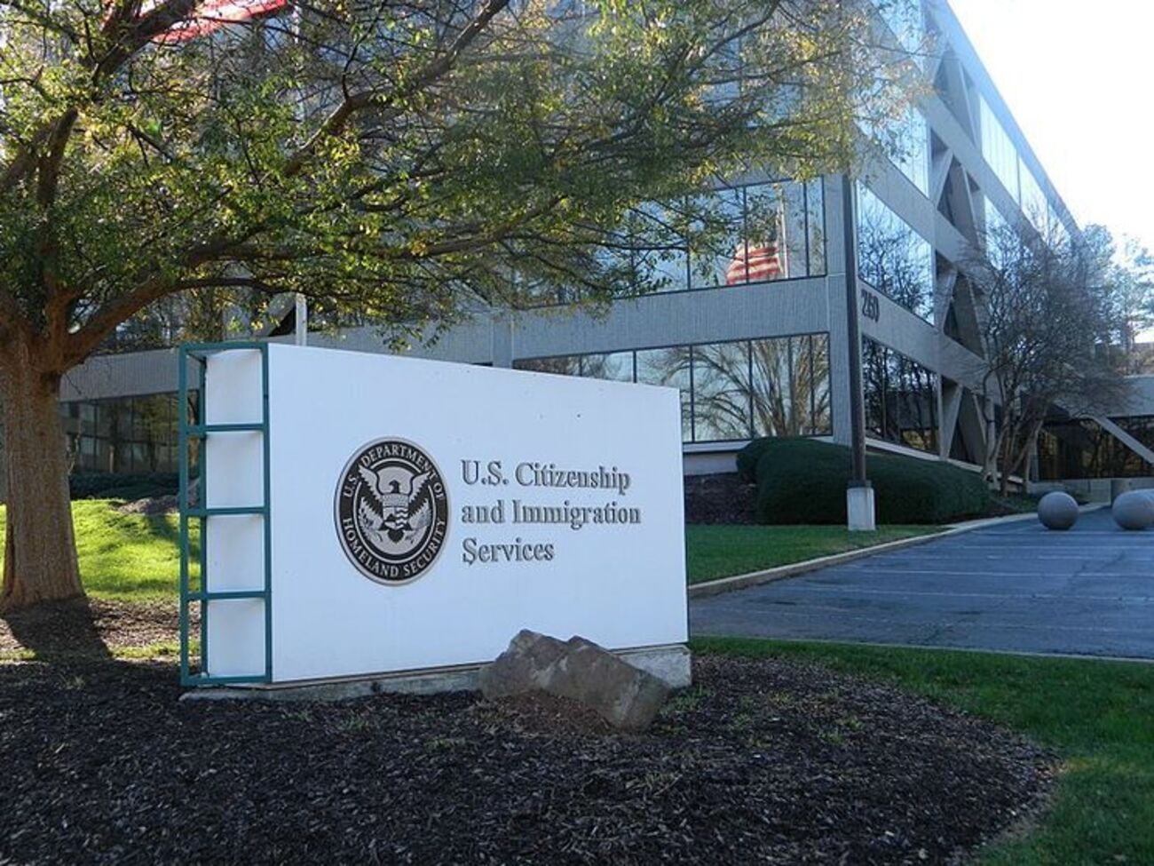 Служба громадянства та імміграції США 29 березня закриє офіс у Москві через зниження завантаженості