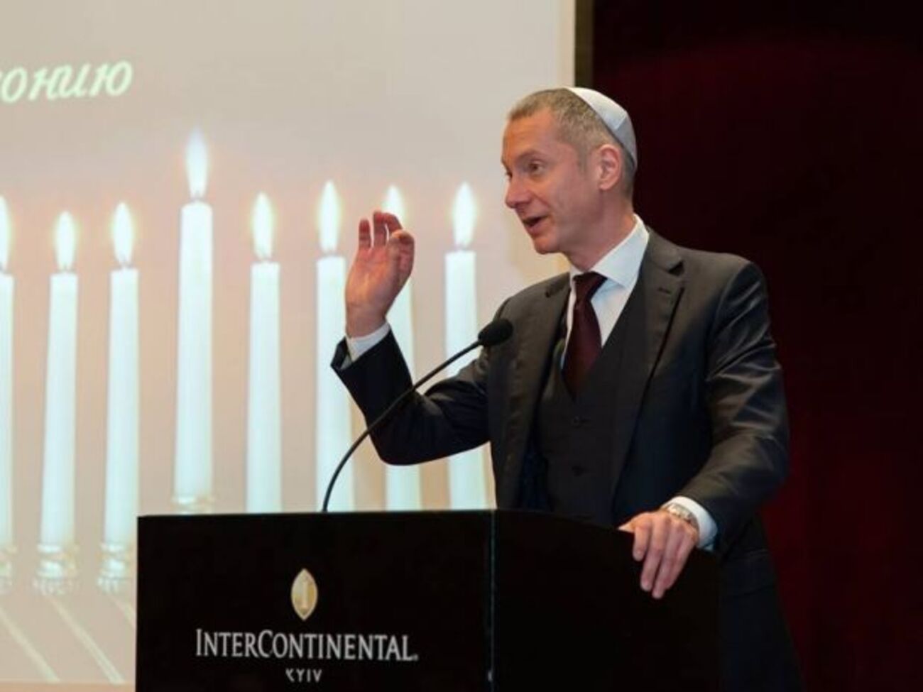 Борис Ложкин: Практически каждый, кто называет себя украинцем, несет в крови частицу другого этноса. Это делает Украину очень толерантной страной