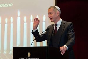 Борис Ложкин: Практически каждый, кто называет себя украинцем, несет в крови частицу другого этноса. Это делает Украину очень толерантной страной