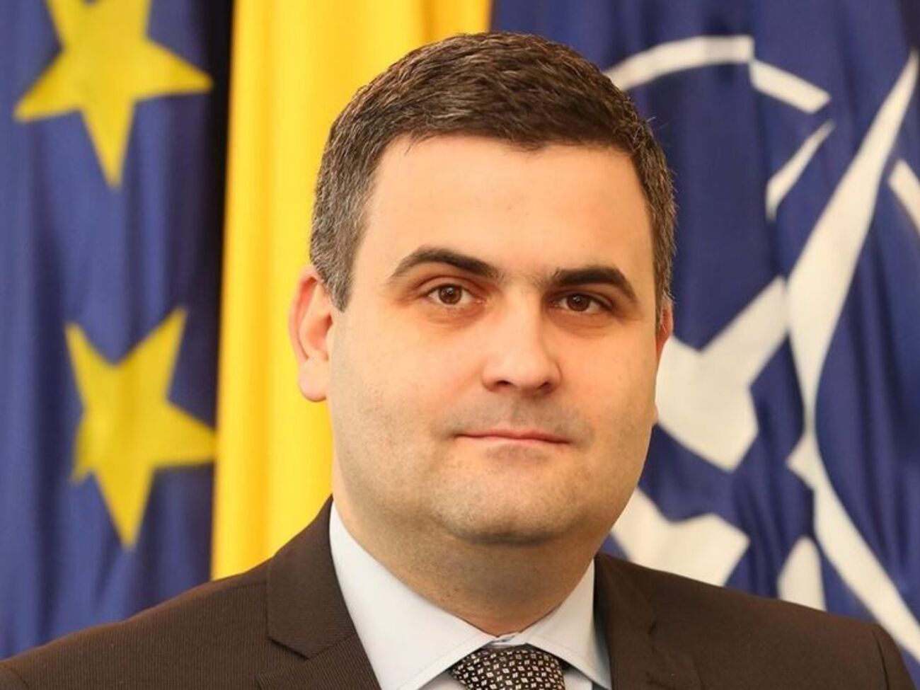 Вызовы со стороны России не несут прямой угрозы безопасности Румынии, заявил министр обороны страны Габриэль Леш