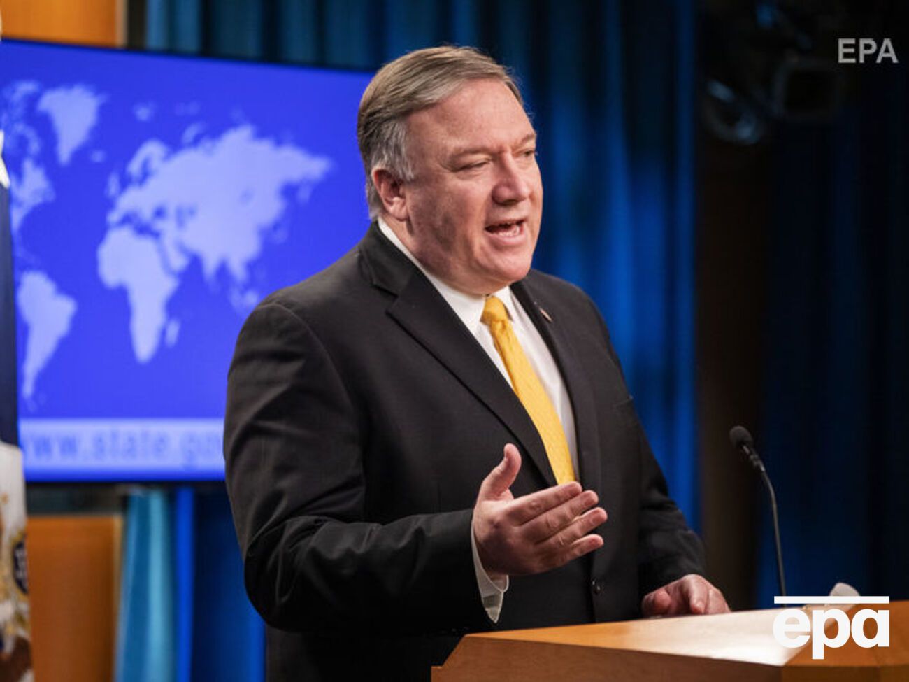 Помпео заявил, что в Венесуэлу не впустили гуманитарную помощь от США и Колумбии