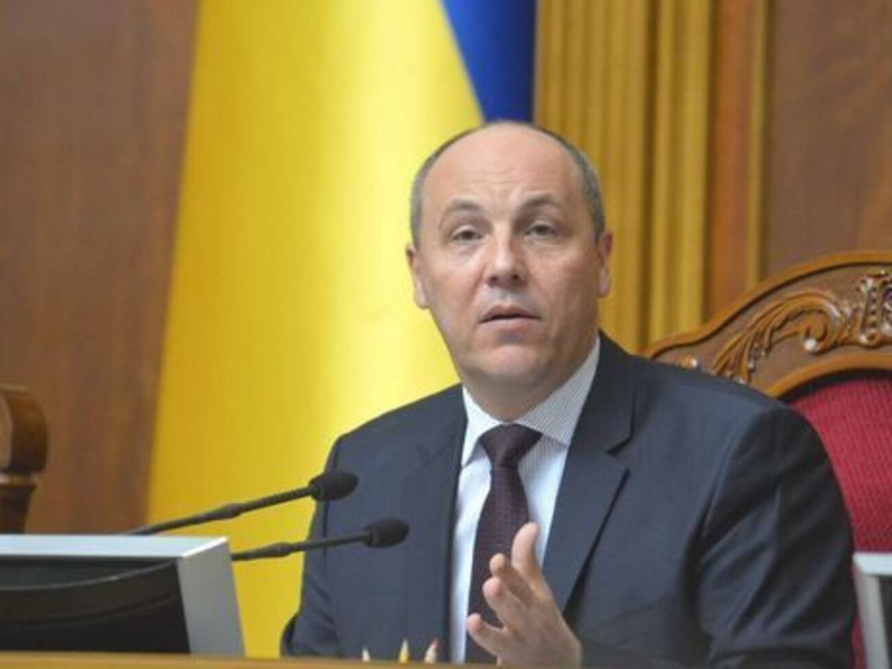 Парубій висловив думку, що наступного пленарного тижня текст постанови про перевірку обґрунтованості нарахування тарифів буде винесено на розгляд парламенту