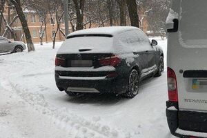 У СБУ есть доказательства того, что в 2018 году руководителю вуза передали два элитных автомобиля BMW