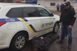 Підозрюваного затримали на одній із вулиць міста під час отримання щомісячної виплати від бізнесмена