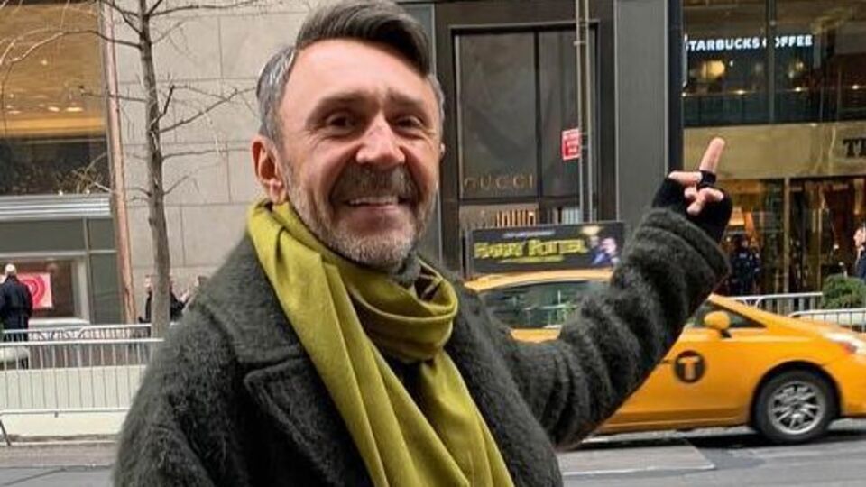 Шнуров показал спутницу