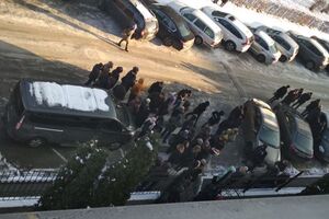 У НАБУ стверджують, що керівництво Аграрного фонду не попередило співробітників про обшук і тепер люди чекають на морозі