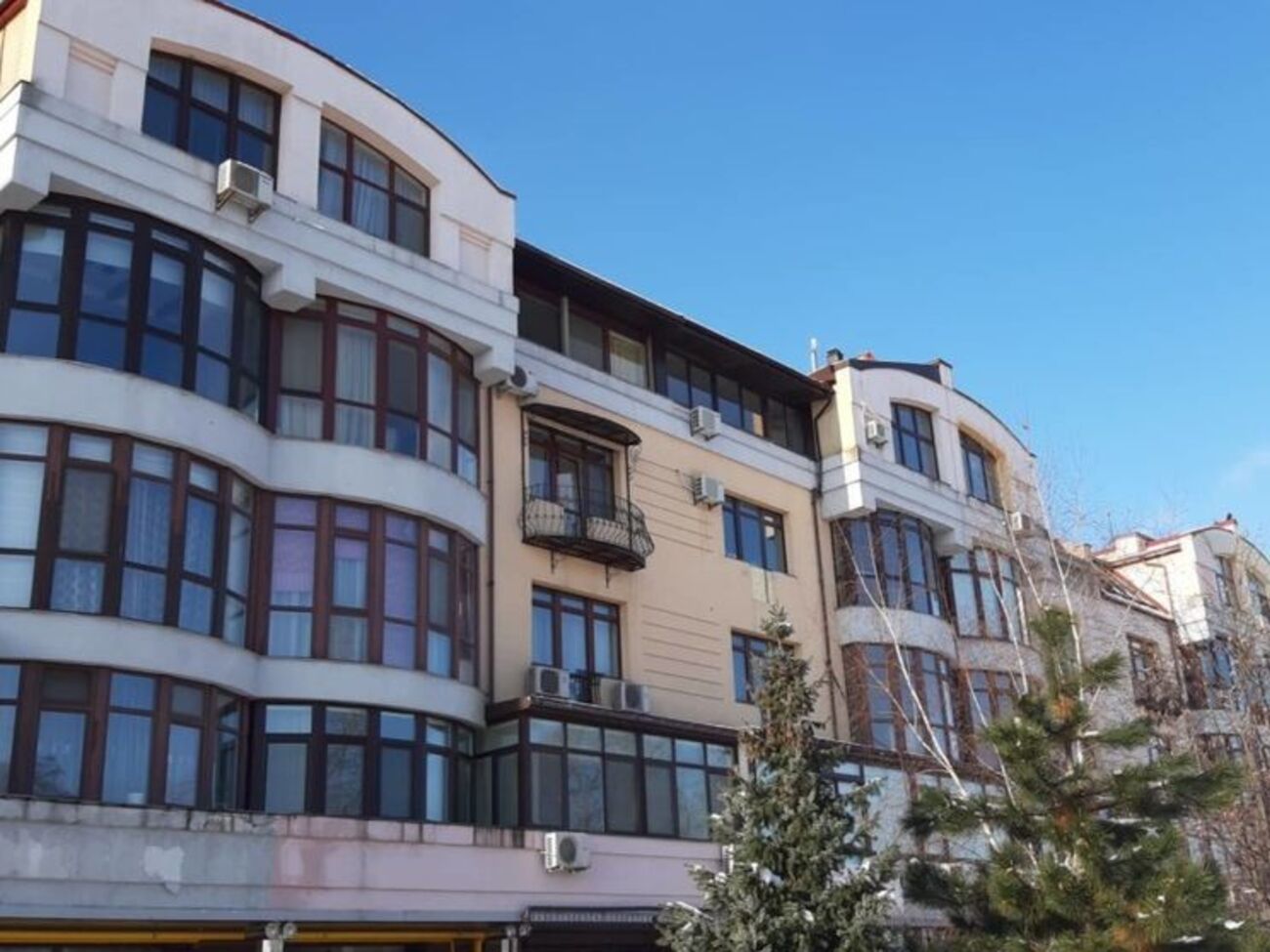 Квартира находится в доме по Оболонской набережной