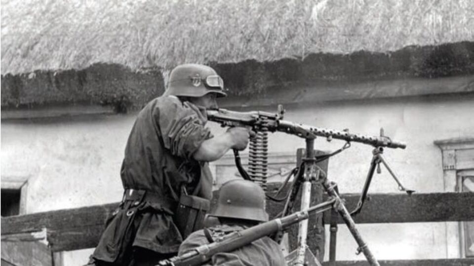 Солдати дивізії СС "Вікінг" в українському селі, 1941 рік
