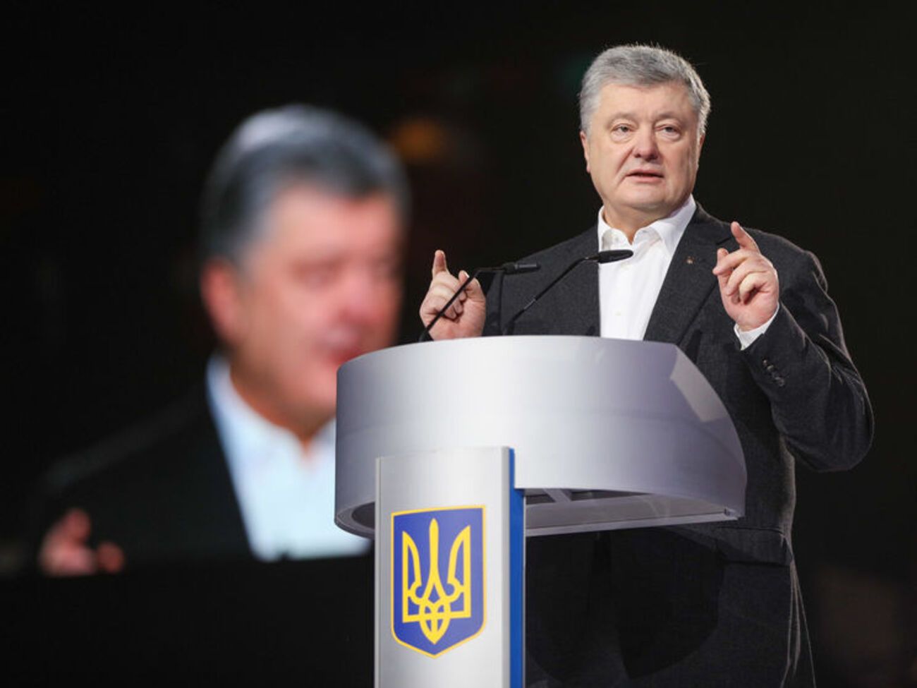 Порошенко зазначив, що кризу спричинили війна, економічна агресія і блокада з боку Росії