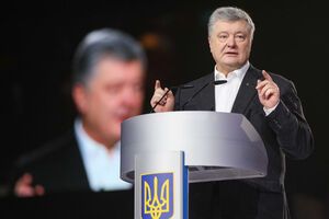 Порошенко зазначив, що кризу спричинили війна, економічна агресія і блокада з боку Росії