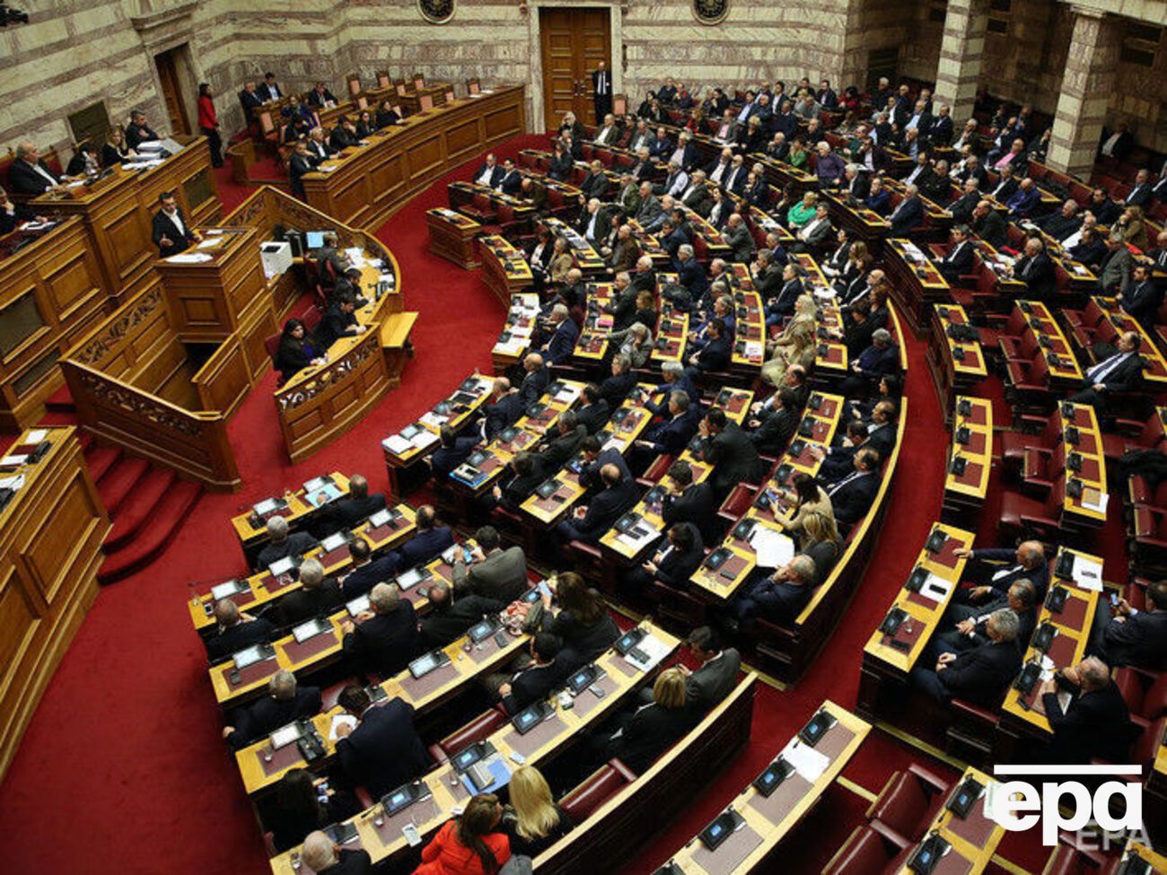Голосование в парламенте Греции вызвало жаркие споры