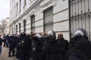 Сініцин повідомив, що між активістами і правоохоронцями сталася бійка