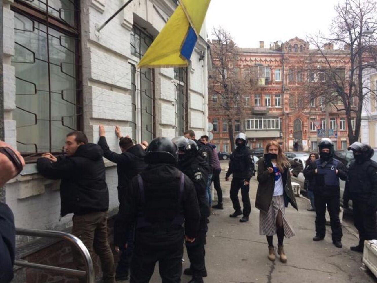 Полицейские задержали около 40 человек