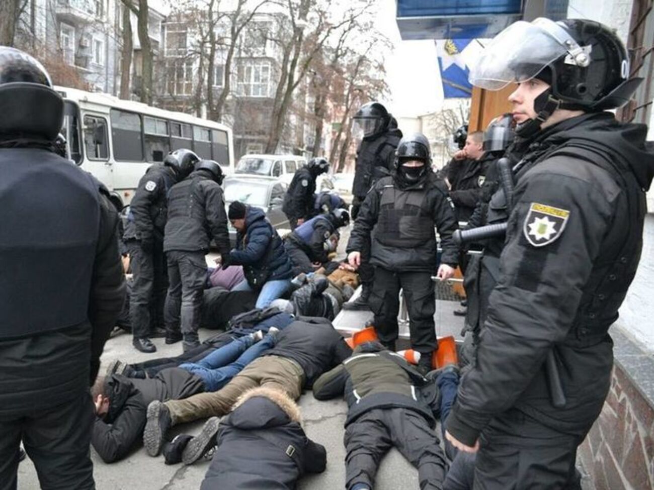 Поліція повідомляла про затримання приблизно 40 осіб