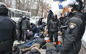 Поліція повідомляла про затримання приблизно 40 осіб