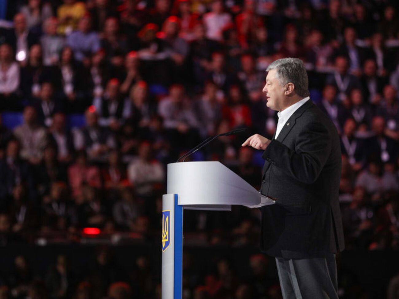 Порошенко: Не позволим, чтобы в офисе украинского президента сидел российский агент