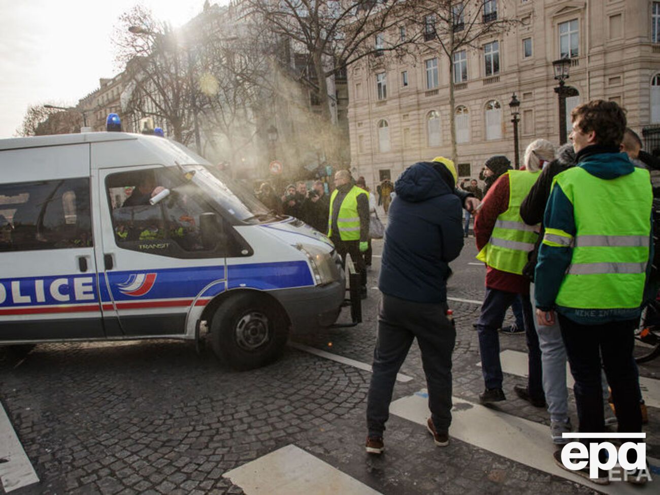 Во Франции продолжаются протесты "желтых жилетов"