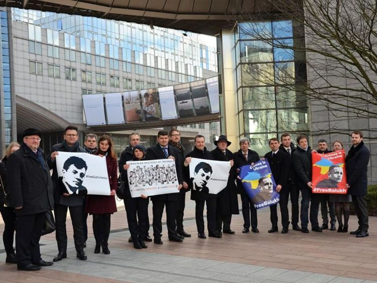 Дипломаты и депутаты Европарламента провели акцию в поддержку Сущенко и Балуха
