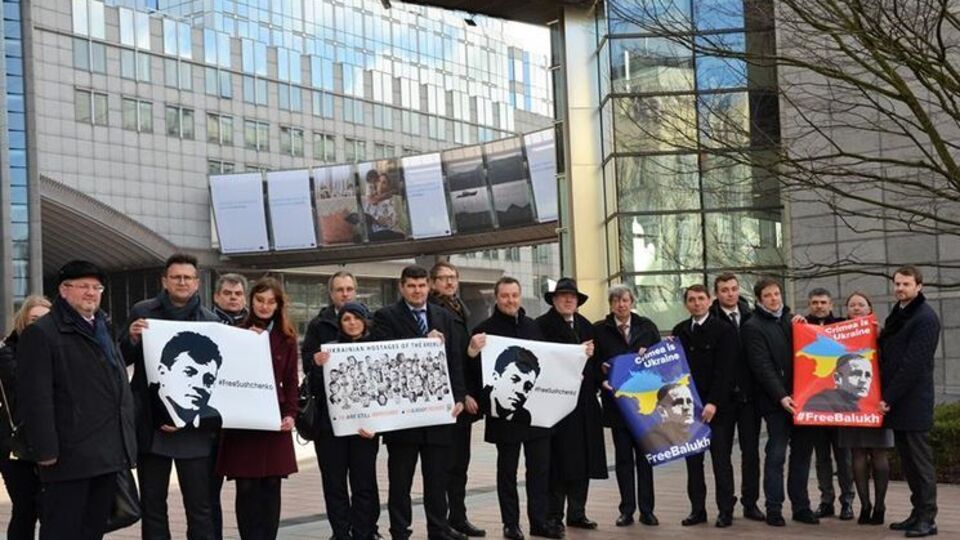 Дипломати і депутати Європарламенту провели акцію на підтримку Сущенка та Балуха