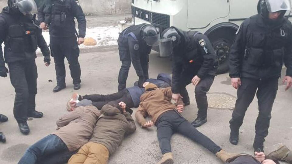 Во время потасовки полиции с активистами пострадала техника журналистов