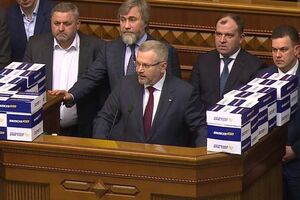 Олександр Вілкул: У цьому законі є термін – "публічне приниження української мови". Якщо продавець у магазині пенсіонеру відповів російською – це приниження чи ні?