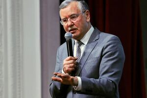 Гриценко опублікував знімок листа, у якому йдеться про зняття програми від Блоку Петра Порошенка на квітень