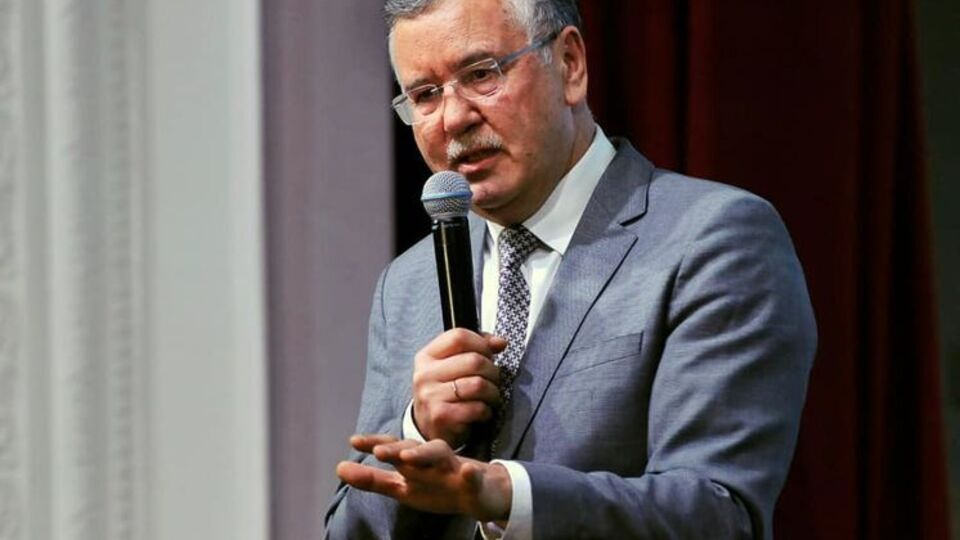 Гриценко опубликовал снимок письма, в котором говорится о снятии программы от Блока Петра Порошенко на апрель