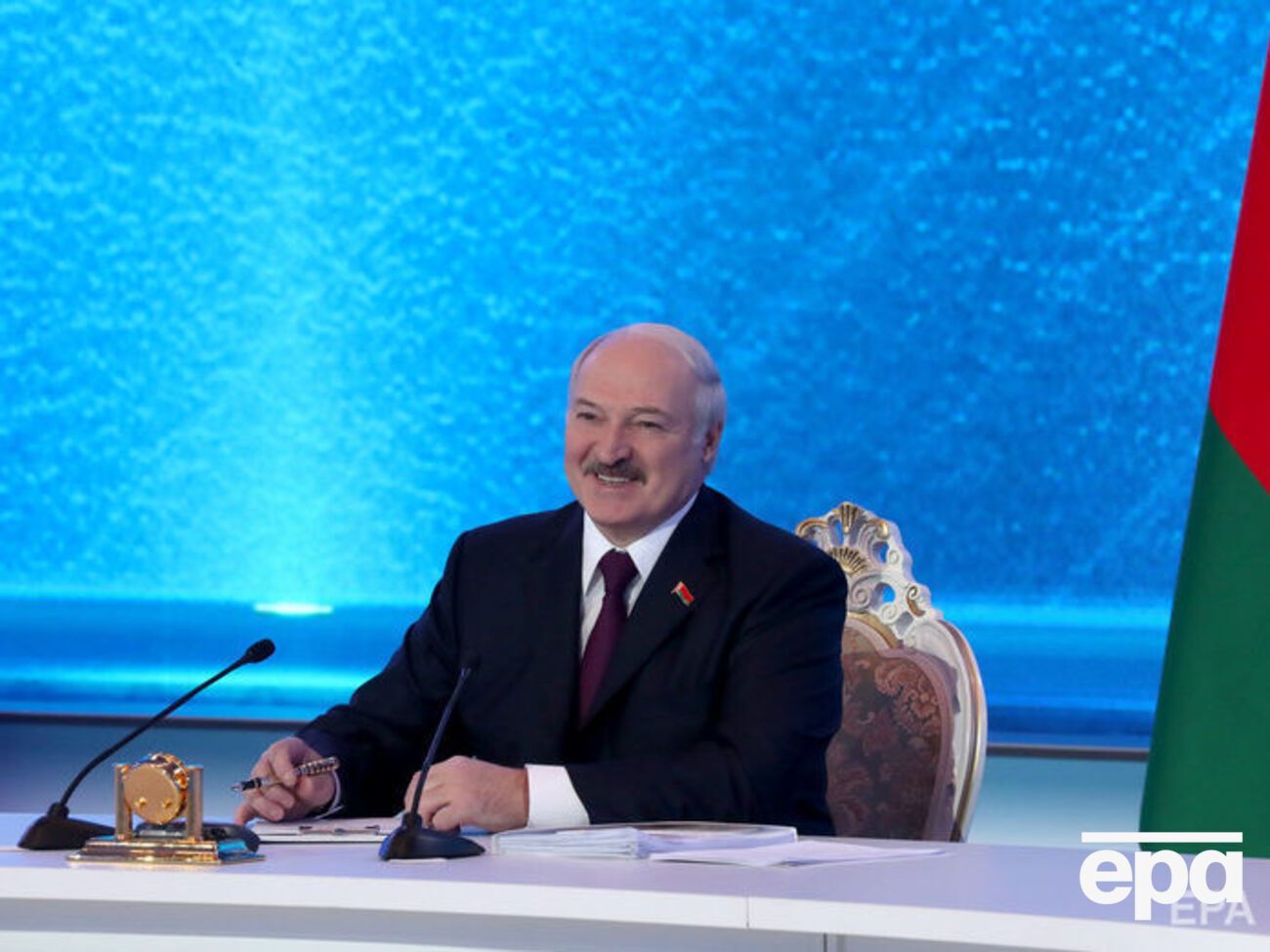 Лукашенко: Почему мы должны бросить свое, "Беларусь помнит", и схватиться за "Бессмертный полк"