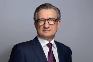 Виходити на президентські дебати проти людини, яка сама себе від сьогодні не вважає кандидатом на посаду президента України, Сергій Тарута вважає недоцільним, заявили в "Основі"