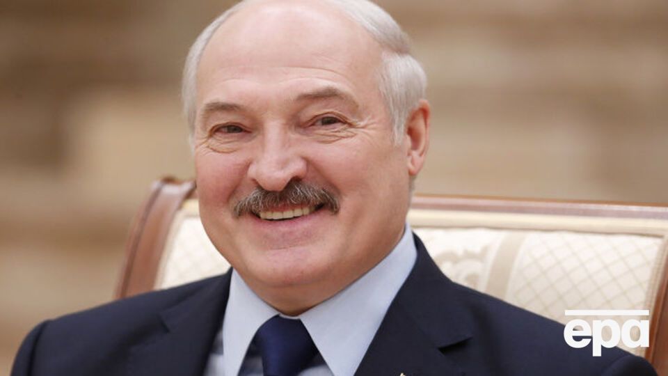 За словами Лукашенка, він "не зможе не висунути" своєї кандидатури на президентських виборах