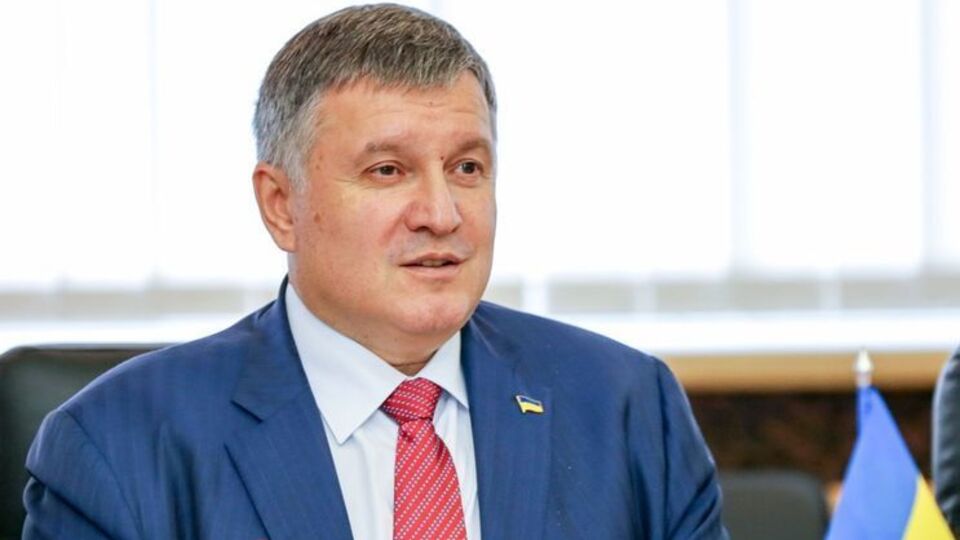 По словам министра, сотрудники СБУ доставляли наглядную агитацию для "протестующих патриотов"